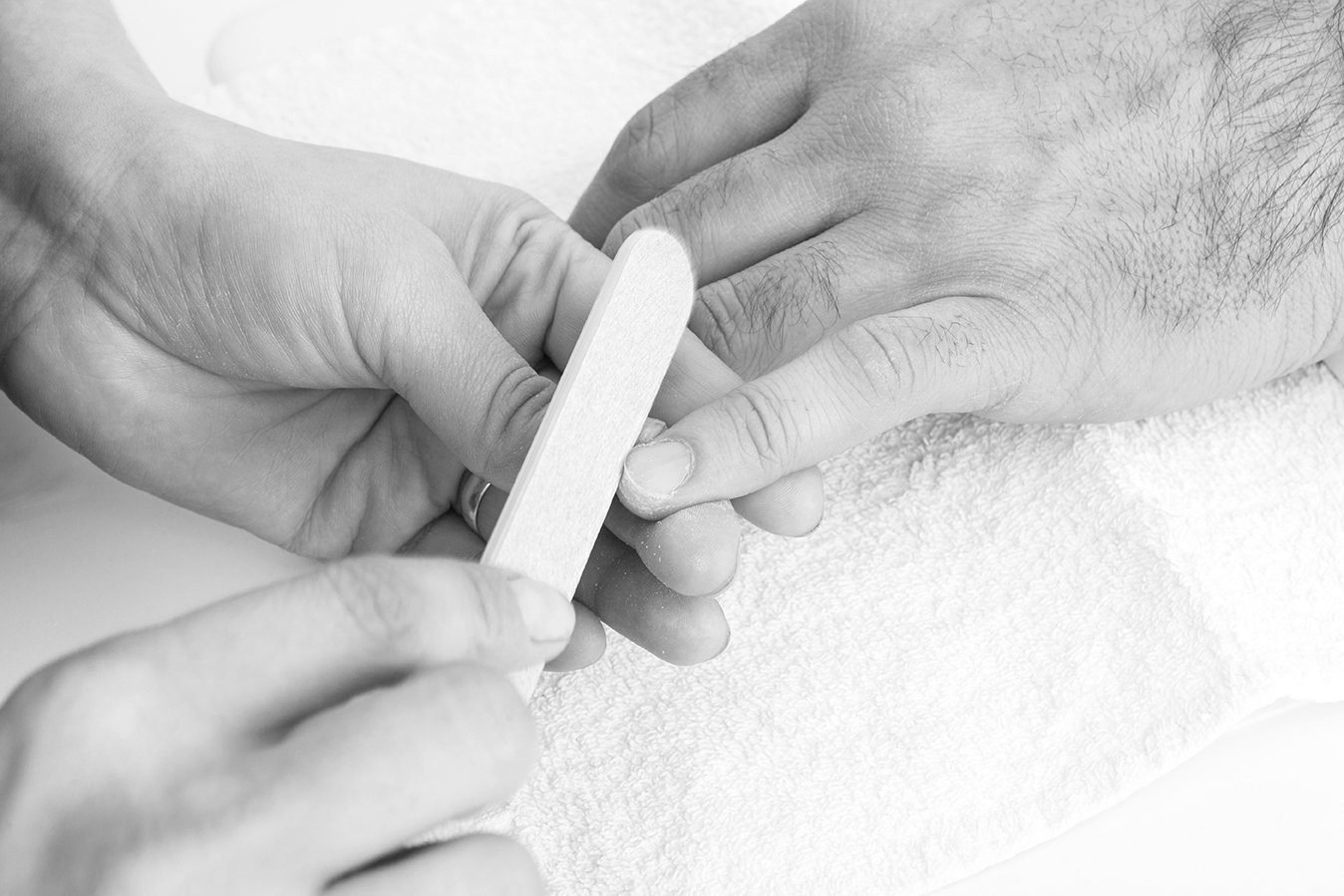 Gepflegte Männerhand nach der Maniküre im Beautyloft Bremen, Makroaufnahme